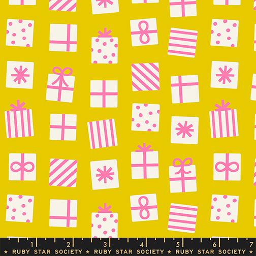 Star Tapestry Throw Quilt Kit in Merry Happy in red