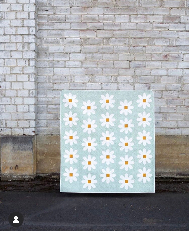 Fresh as a Daisy - Pen and Paper Patterns -  throw quilt kit